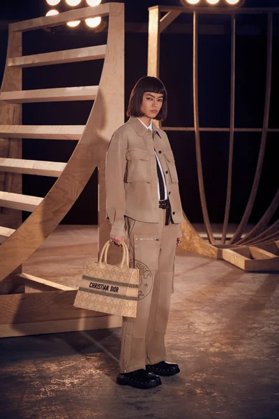Look 12